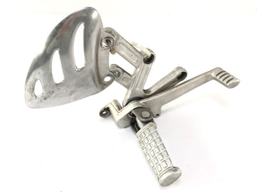 Triumph Daytona 955i T595 [1999] - Fahrerfußraste rechts mit Bremspedal