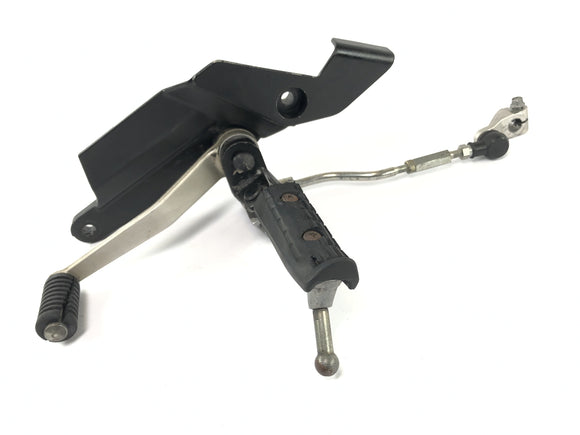 Triumph Daytona 900 T300 [1993] - ARSENTO DE PEDE APOSTO NA ESQUERDA COM ALUMA DE ALVANÇA DE CAPA DE CAPA RUMANDA PEDADO DE ALVANÇA