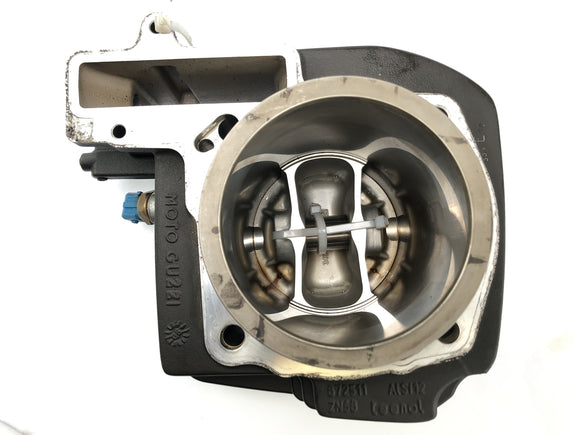 Moto Guzzi Stelvio 1200 4V [2009] - Cilindro con pistones a la derecha