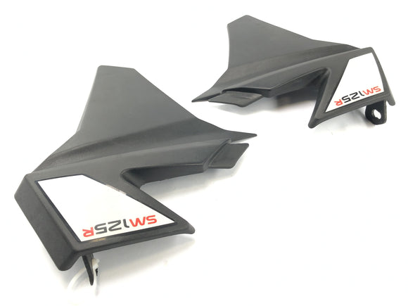 SWM SM 125 R [2018] - Koeler bekleding zijde delen bekleding op de linkeronder plastic