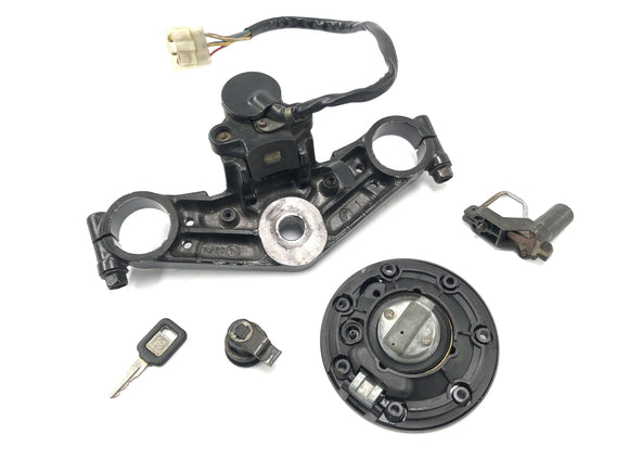 川崎ZX -10 ZXT00B [1990]  - トップタンクロックシートロックヘルメットロックにフォークブリッジを備えた錠前屋