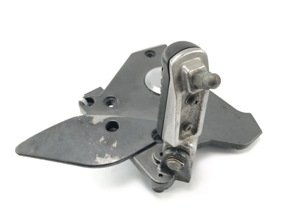 Kawasaki ZR7 ZR750F [1999] - Fußraste Halterung rechts vorne Fahrerfußraste Träger