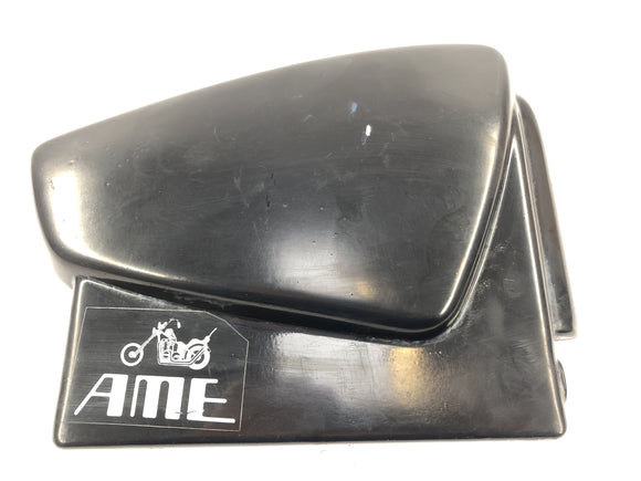 Yamaha XV 750 5G5 [1982] - Sivukansi oikean akun kannen päällä