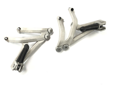 KTM 690 SM Prestige [2007] - Wsporniki podnóżka Pedia po lewej i prawej stronie - 0