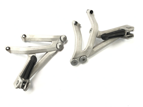 KTM 690 SM Prestige [2007] - Wsporniki podnóżka Pedia po lewej i prawej stronie