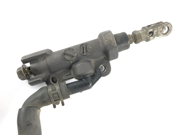 Yamaha YZF 750 R 4HN [1996] - Jarrupumppu takana