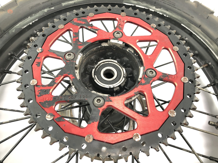 Beta RR 125 [2018] - Obręcz koła tylnego z tarczą hamulcową i kołem łańcuchowym 18 cali