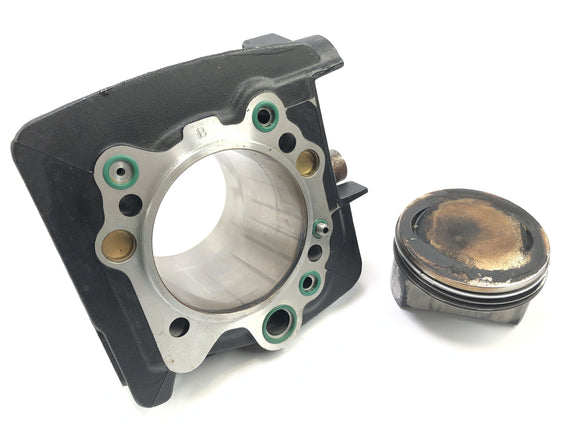 Ducati ST2 944 [1999] - válec s stojícími písty