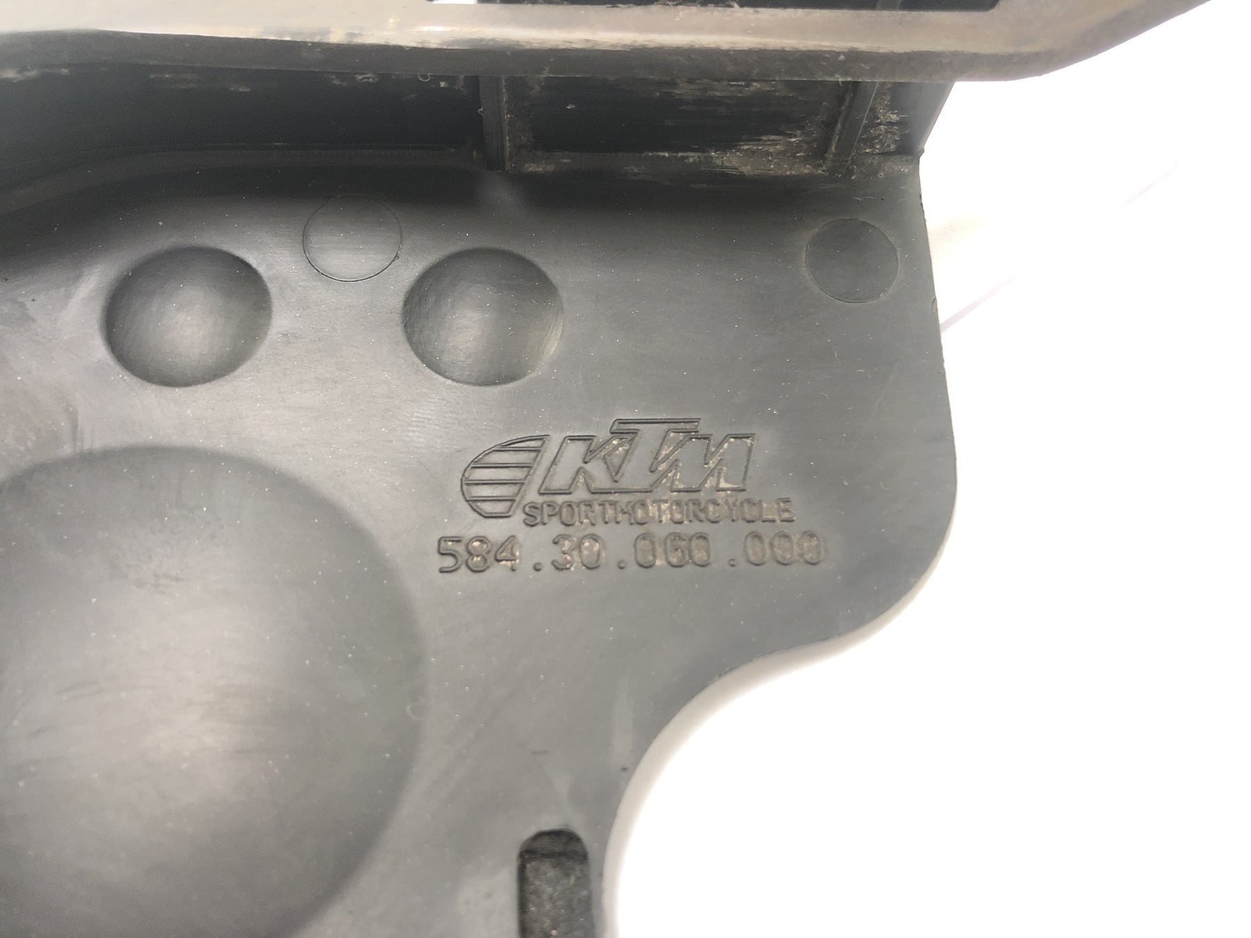 KTM 640 LC4 Adventure [2000] - sprocket cover