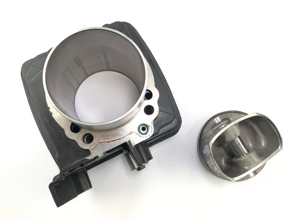 Ducati ST2 944 [1999] - válec s stojícími písty