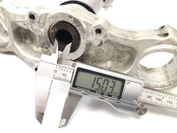 Husqvarna TE 610 E Dual H7 [1999] - dolny zacisk widelca