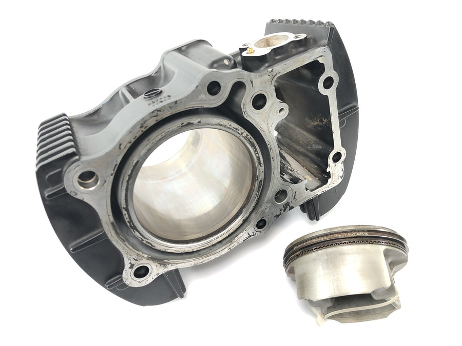 Suzuki VZ 1500 WVCU [2011] - cylinder med stempelcylinder foran