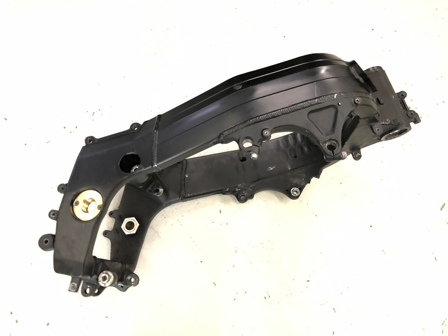 Suzuki GSX R 1000 WVBZ K3 [2003] - Rahmen mit Papieren Hauptrahmen