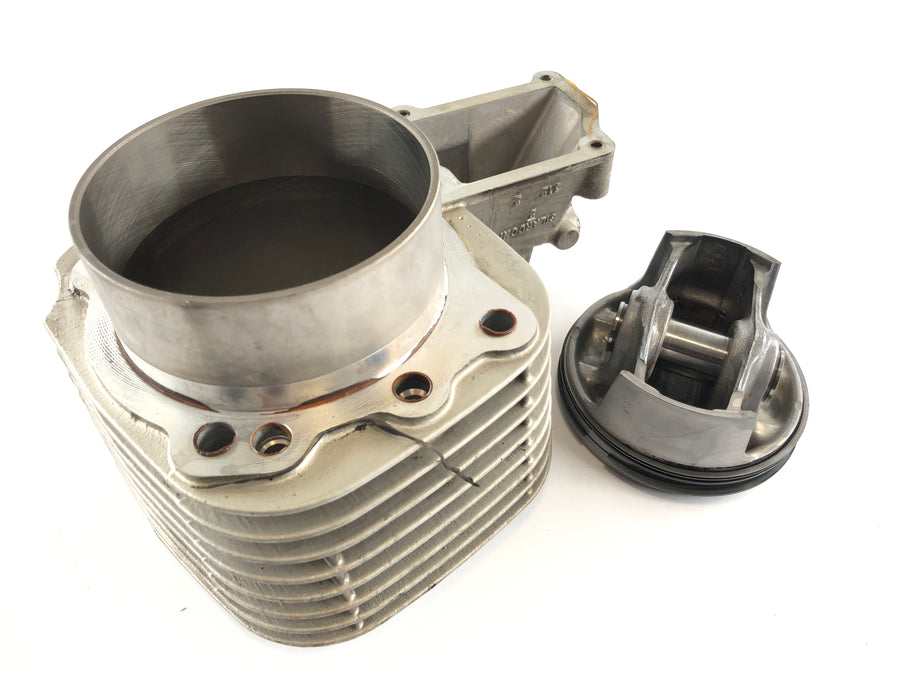 BMW R 1100 GS [1990]  - 右边有活塞的气缸