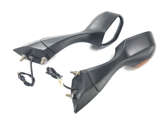 Triumph Sprint St 1050 [2005]  - 左と右のターンシグナルでミラーフラッシュ