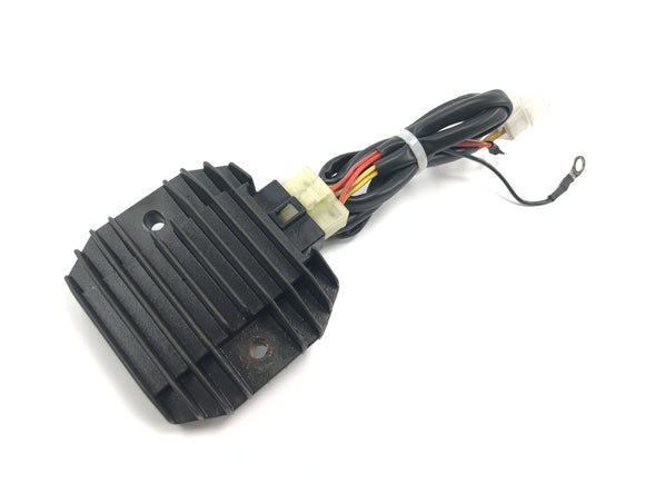 Honda CBR 900 RR Fireblade SC33 [2000] - Регулятор напряжения, выпрямитель-регулятор