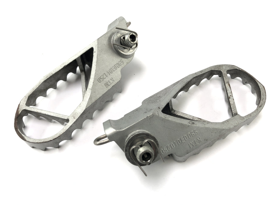 KTM 690 SM Prestige [2007] - Firests Footrests a la izquierda y derecha