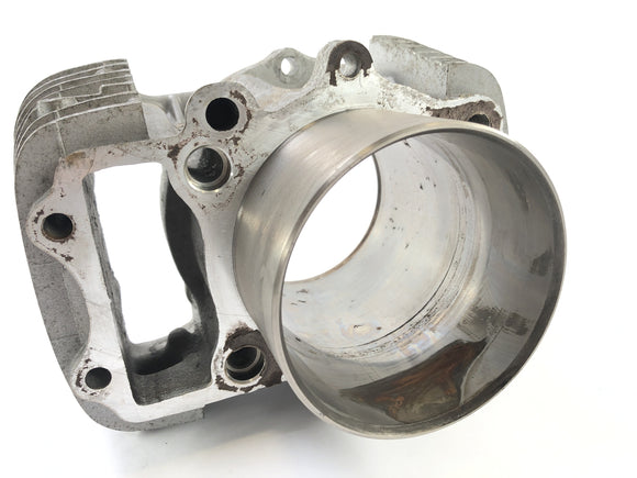 Kawasaki VN -15 VNT50A [1989] - Sylinteri, jonka takana on mäntä