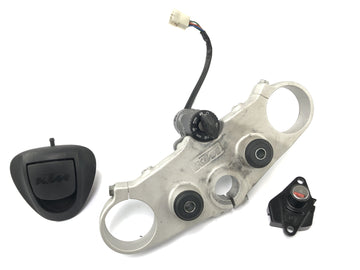 KTM 690 SM Prestige [2007] - Мост вилки наверху с заблокированной крышкой зажигания зажигания зажигания зажигания