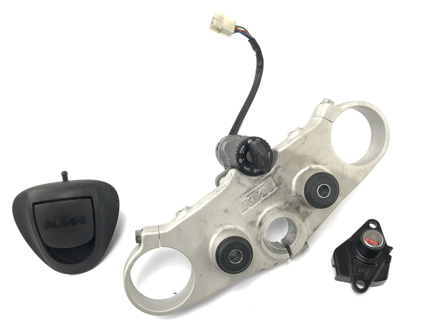 KTM 690 SM Prestige [2007] - Puente de la bifurcación en la parte superior con bloqueo de bloqueo de encendido Cubierta de bloqueo de encendido