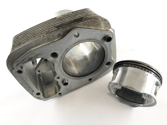 スズキ対1400 VX51L [1987]  - シリンダーとピストン