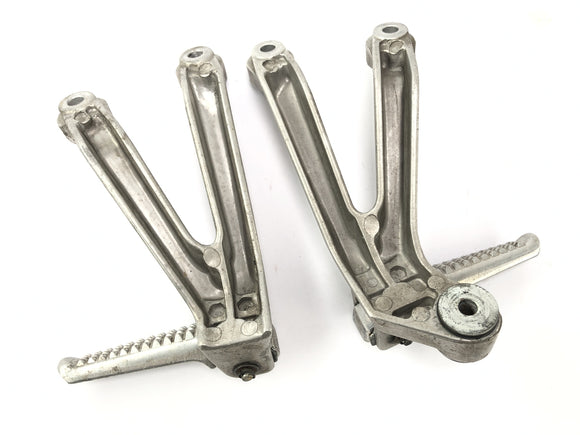 Honda CBR 900 RR SC28 [1994] - Держатель FootRest FootRest в левой и правой подводной подготовке педии