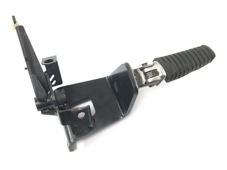 Suzuki VZ 1500 WVCU [2011] - Driver's footrest right Driver's footrest with holder