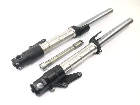 Triumph Speed ​​Triple T509 [1998] - Telescopische vork met as