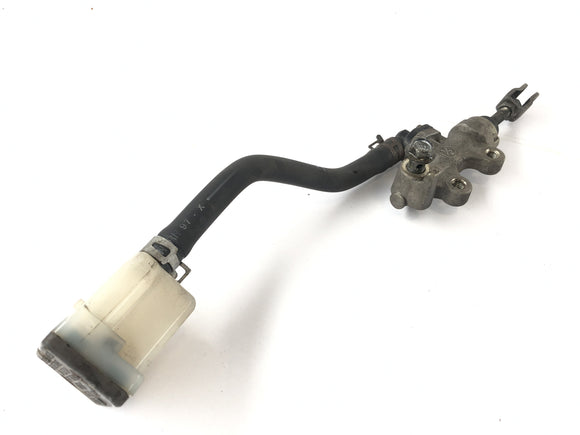 Suzuki Bandit 1200 GV75A [1998] - Jarrupumppu takana