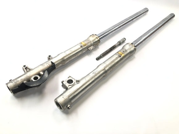 Honda XL 600 R PD03 [1986] - Fork legs telescopic fork with thru axle
