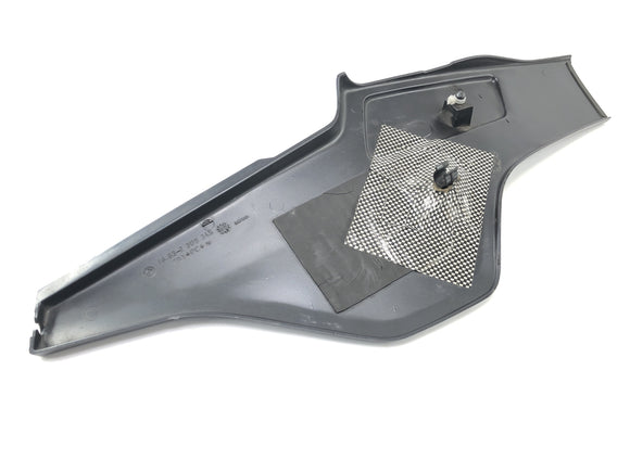 BMW K 1100 LT 100 [1994] - Крышка с боковой облицовками слегка разорванная часть облицовочной части справа