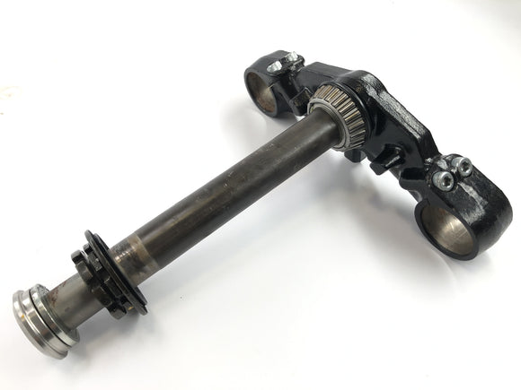 川崎GPZ 1100 ZXT10E [1997]  - コントロールヘッドパイプの下のフォークブリッジ