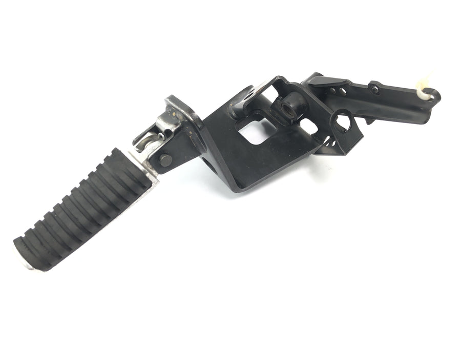 Suzuki VZ 1500 WVCU [2011] - Driver's footrest right Driver's footrest with holder