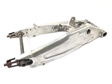 Suzuki GSX-R 1100 W GU75 C [1994] - Kyvné rameno kyvné rameno zadního kola se zadní nápravou a napínákem řetězu