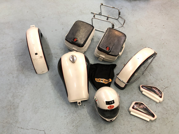 Moto Guzzi California 1100i [1995] - Lakset berekende onderdelentanktank Beschermende plaatbehuizing ingesteld met drager