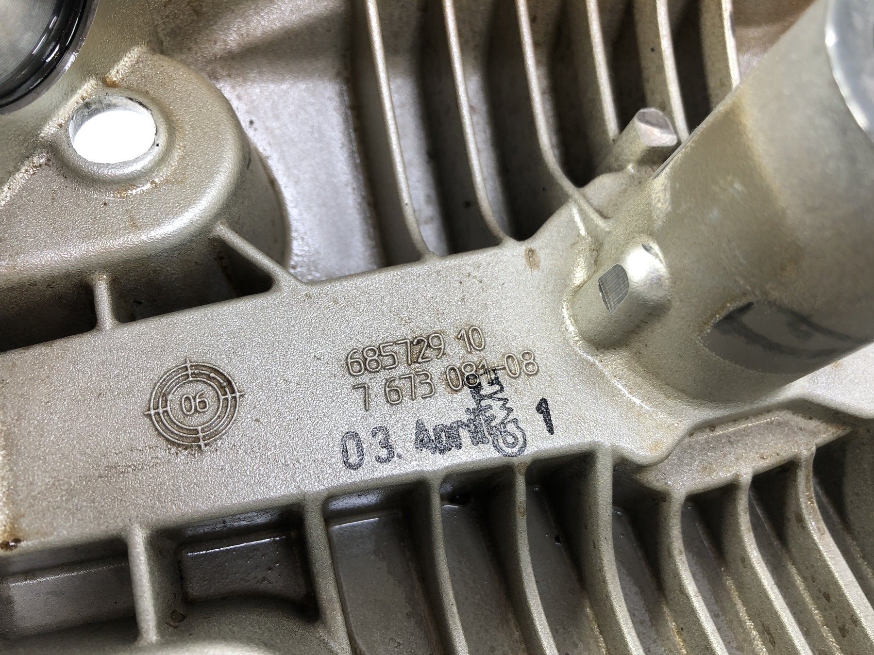 BMW R 1200 R [2007] - Valve cover left