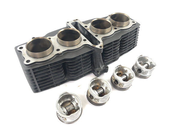 Honda CBX 650 E RC13 [1983]  - ピストン付きのシリンダー