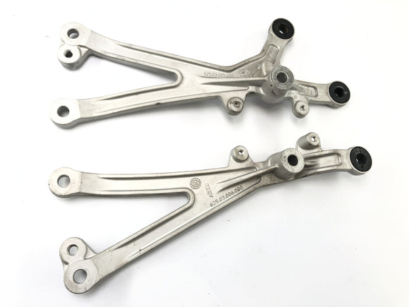 KTM 950 SM LC8 [2008] - uchwyt silnika po lewej i prawej stronie