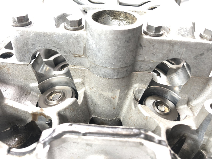 Triumph Daytona 955i T595N [2003] - Testa del blocco della testa della testa della testata cilindri testa
