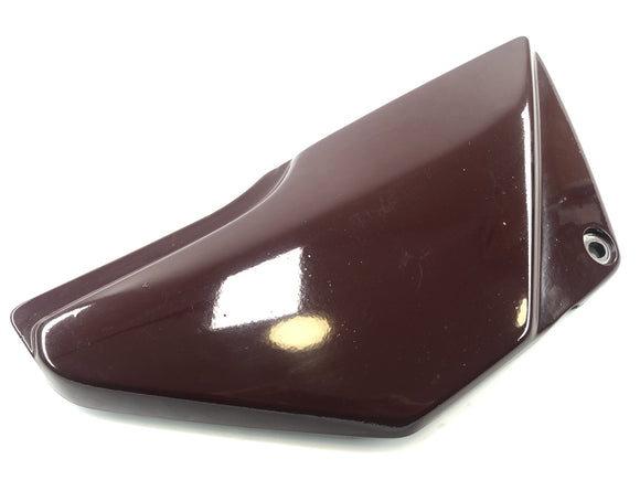 Honda XBR 500 PC15 [1989] - Boční kryt na pravé straně pokrytí obalů