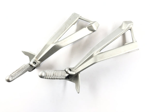 Ducati 1098 S H7 [2009] - dětské nohy vlevo a vpravo s držitelem