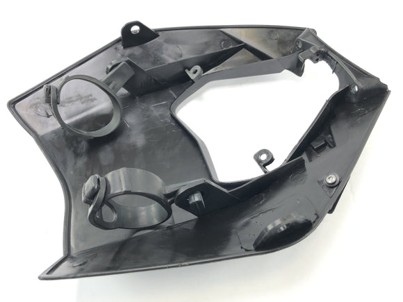 SWM SM 125 R [2018] - Oczyszczanie maski lampy z kokpitu z okładziny z przodu