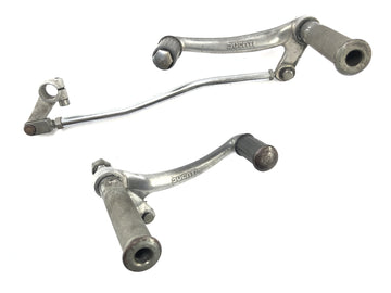 DUCATI SL 600 PANTAH [1982] - Os apoios do motorista com uma alavanca de engrenagem e alavanca de freio