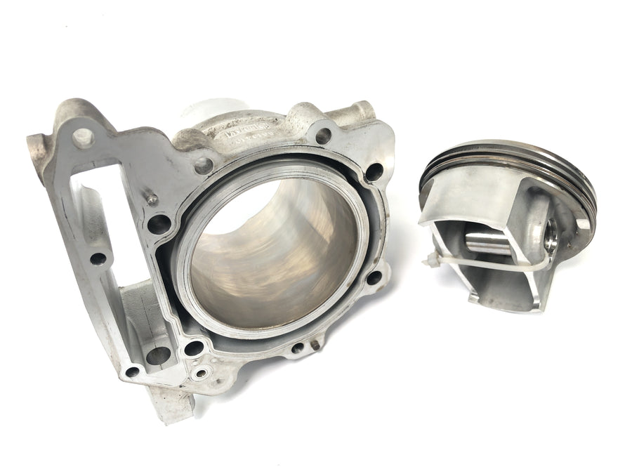 Aprilia RSV 1000 RP Mille [2001] - cylindre avec piston à l'avant