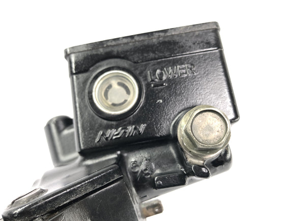 Triumph Daytona 900 T300 [1993] - Bomba de freio da bomba de freio de mão na frente com alça de freio