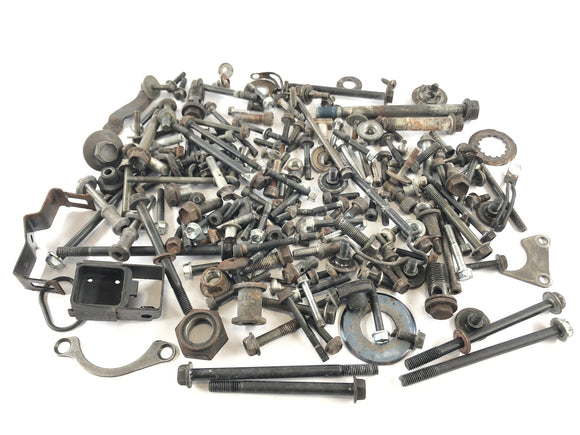 スズキGSF 1200 S Bandit WVA9 [2003]  - 残留部品とネジ