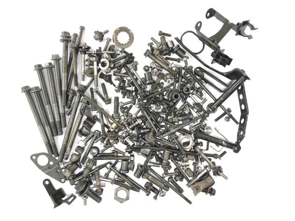 Yamaha TRX 800 4UN [1996] - Zbytkové části a šrouby jsou svazek