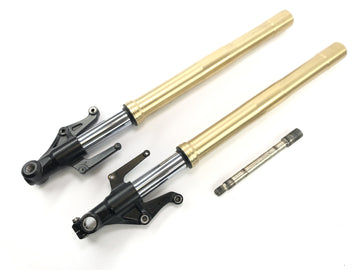 Triumph Street Triple R 675 D67ld [2010]  - 軸を逆さまのフォークテレガベル