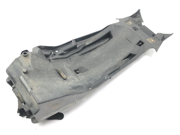 BMW R 1200 GS Adventure R12 [2012] - Ochrana protiplachovací ochrany vnitřního blatníku zakrývající čištění vzadu