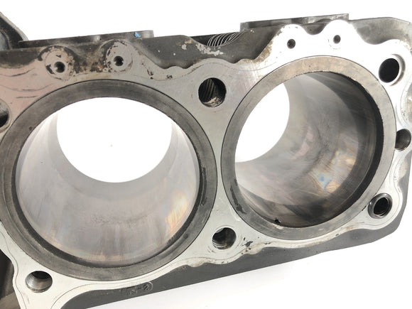 スズキ・バンディット1200 GV75A [1998]  - ピストン付きのシリンダー